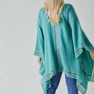 Davi & Dani | Gauzy Lace Detailed Turquoise Kimono